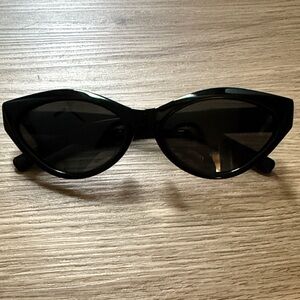 Elegant Black Cat-Eye Sunglasses
